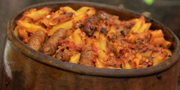 طريقة سهلة ولذيذة لعمل مكرونة بالسجق طريقة سهلة ولذيذة لعمل مكرونة بالسجق