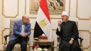 مفتي الجمهورية يستقبل وزير الأوقاف اليمني ونظيريه الأردني والفلسطيني مفتي الجمهورية يستقبل وزير الأوقاف اليمني ونظيريه الأردني والفلسطيني