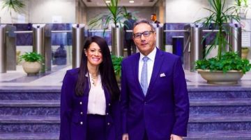 البنك الأهلي يوقع اتفاقية تمويل مع الأوروبي لإعادة الإعمار بـ 100 مليون دولار البنك الأهلي يوقع اتفاقية تمويل مع الأوروبي لإعادة الإعمار بـ 100 مليون دولار