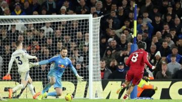 تحت أنظار صلاح .. ليفربول يهزم ليدز بصعوبة في الدوري الإنجليزي