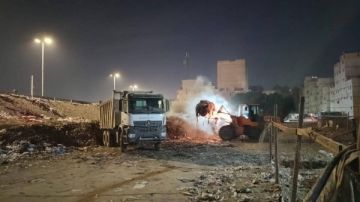 محافظة الجيزة ترفع 400 طن مخلفات بحرم الطريق الدائري بالعجوزة