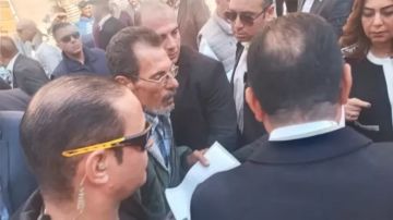 مدبولي يتفقد مكتبة مصر بشبين القناطر.. ويستجيب لأحد المواطنين مدبولي يتفقد مكتبة مصر بشبين القناطر.. ويستجيب لأحد المواطنين