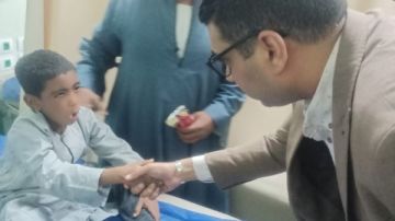 نيابة عن محافظ الأقصر أبو زيد يزور مصابي انهيار منزل الدير بمستشفى طيبة ..صور نيابة عن محافظ الأقصر أبو زيد يزور مصابي انهيار منزل الدير بمستشفى طيبة ..صور