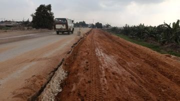 بدء أعمال رصف طريق المريوطية أسفل محور الضبعة بنطاق أوسيم ومنشأة القناطر بدء أعمال رصف طريق المريوطية أسفل محور الضبعة بنطاق أوسيم ومنشأة القناطر