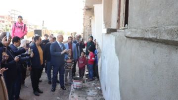 محافظ القليوبية يتابع إصلاح واجهات المنازل المتضررة جراء حادث قطار طوخ محافظ القليوبية يتابع إصلاح واجهات المنازل المتضررة جراء حادث قطار طوخ