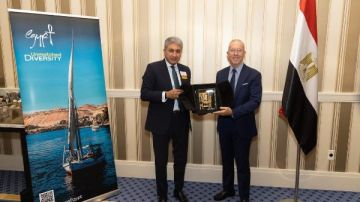 وزير السياحة والآثار يبحث مع اتحاد الرحلات الامريكي تعزيز التعاون