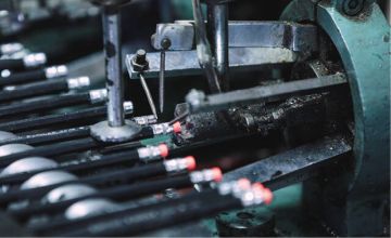 الوزراء المصري يمنح الرخصة الذهبية لمصنع أدوات مكتبية باستثمارات 8.8 مليار جنيه