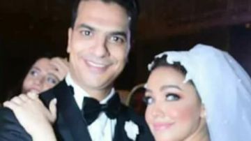 بعد إعلان الانفصال.. تصرف غير متوقع من طليقة مصطفى أبو سريع