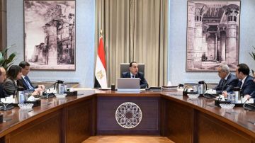 رئيس الوزراء يتابع جهود توافر السلع الغذائية والمنتجات الزراعية في الأسواق رئيس الوزراء يتابع جهود توافر السلع الغذائية والمنتجات الزراعية في الأسواق