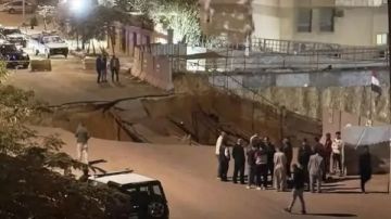 هبوط أرضي في النرجس 5 بالتجمع الخامس يربك الأهالي ويستدعي سيارات مياه طارئة القصة الكاملة