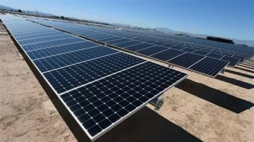 وزير العمل ومحافظ الشرقية يفتتحان محطتين للطاقة الشمسية في النساجون الشرقيون بتكلفة 1.5 مليون دولار