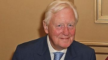 فرصة للعيش في قصر عتيق وحياة مترفة.. مليونير يبحث عن عروس لإنجاب وريث