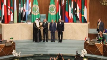 فوز الأسمرات بجائزة أفضل مبادرة تنمية مجتمع محلى في الوطن العربي فوز الأسمرات بجائزة أفضل مبادرة تنمية مجتمع محلى في الوطن العربي