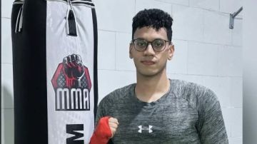 كان بنا وبينه دقائق حياة.. أصدقاء ضحية الجيم في كفر الشيخ يكشفون تفاصيل اللحظات الأخيرة قبل وفاته كان بنا وبينه دقائق حياة.. أصدقاء ضحية الجيم في كفر الشيخ يكشفون تفاصيل اللحظات الأخيرة قبل وفاته