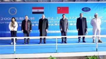 وزارة النقل تحتفل بمراسم تقطيع صلب البدن لبدء بناء سفينتين جديدتين