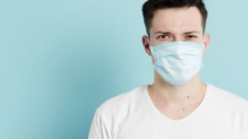 هل ارتداء الكمامات يحمي من فيروسات الشتاء؟.. مركز الإنفلونزا العالمي يجيب هل ارتداء الكمامات يحمي من فيروسات الشتاء؟.. مركز الإنفلونزا العالمي يجيب