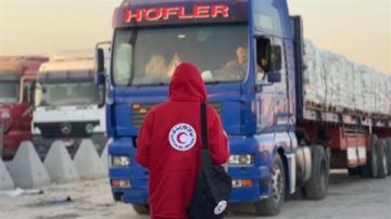 الهلال الأحمر يطلق قافلة زاد العزة الـ 87 بحمولة 9،700 طن إلى غزة