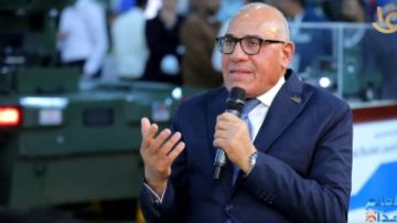 رئيس العربية للتصنيع: لابد أن نفخر بمصريتنا.. والعالم كله جاء لمصر للمشاركة في إيديكس رئيس العربية للتصنيع: لابد أن نفخر بمصريتنا.. والعالم كله جاء لمصر للمشاركة في إيديكس