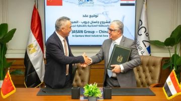 باستثمارات 100مليون دولار.. توقيع عقد إقامة مجمع متكامل للغزل والملابس بالقنطرة