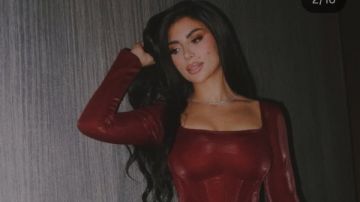 جمبسوت باللون الأحمر...كارولين عزمي تخطف الأنظار بإطلالة جريئة جمبسوت باللون الأحمر...كارولين عزمي تخطف الأنظار بإطلالة جريئة