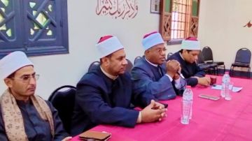 مدير أوقاف الوادي الجديد يجتمع بالأئمة والعلماء لتعزيز الانضباط الإداري والدعوي