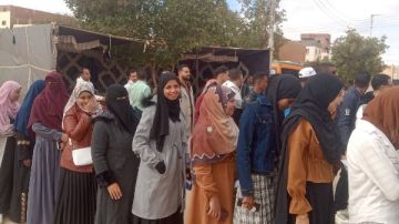 بدء الإقبال على اللجان الانتخابية بالوادى الجديد.. صور