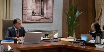 مدبولي يستعرض المشروعات التنموية بمحافظة البحيرة لجذب الاستثمارات مدبولي يستعرض المشروعات التنموية بمحافظة البحيرة لجذب الاستثمارات