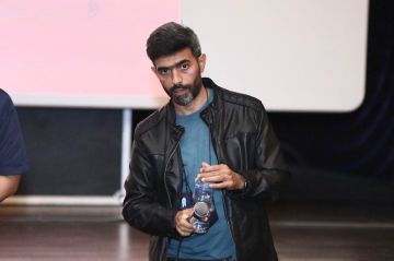 تأليف ولا إخراج ولا تمثيل .. عمرو عابد يحسم موقفه من تعدد مواهبه خاص