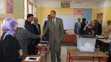 محافظ سوهاج يتفقد عددا من لجان انتخابات النواب بجهينة وطهطا
