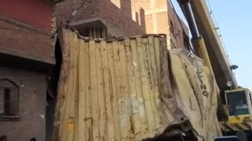 السكة الحديد تدفع بونش عملاق لرفع حاويات قطار بضائع طوخ السكة الحديد تدفع بونش عملاق لرفع حاويات قطار بضائع طوخ