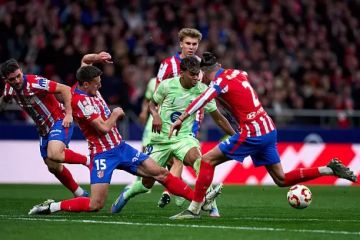 برشلونة يواجه أتلتيكو مدريد في اختبار الحفاظ على الصدارة