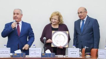 تسليم جوائز التميز بالوطنية للصحافة