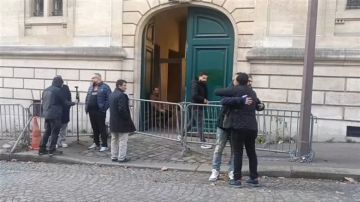 استمرار توافد الجالية على لجان التصويت بانتخابات النواب في باريس لليوم الثاني والأخير استمرار توافد الجالية على لجان التصويت بانتخابات النواب في باريس لليوم الثاني والأخير