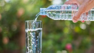 نشرة المرأة والمنوعات علامات تكشف المياه المعدنية الملوثة.. وكيف تتعامل مع السخونة عند الأطفال؟ نشرة المرأة والمنوعات علامات تكشف المياه المعدنية الملوثة.. وكيف تتعامل مع السخونة عند الأطفال؟