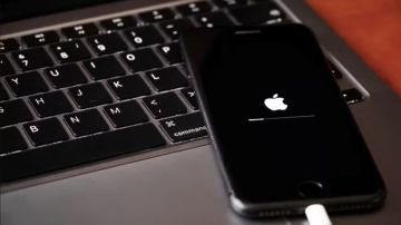 أبل تكسر القواعد.. أول آيفون قابل للطي بمواصفات غير مسبوقة أبل تكسر القواعد.. أول آيفون قابل للطي بمواصفات غير مسبوقة