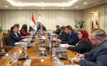 وزير قطاع الأعمال يجتمع بمسؤولي مركز المعلومات بالوزارة لمتابعة ملفات العمل وزير قطاع الأعمال يجتمع بمسؤولي مركز المعلومات بالوزارة لمتابعة ملفات العمل