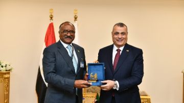استعراض مصري قوي داخل EDEX.. اتفاق على تعزيز الشراكة الإستراتيجية بين صناعات مصر والسودان العسكرية استعراض مصري قوي داخل EDEX.. اتفاق على تعزيز الشراكة الإستراتيجية بين صناعات مصر والسودان العسكرية