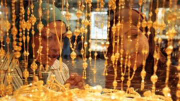 بعد صعود لافت .. ضغوط جني الأرباح تهبط بأسعار الذهب