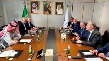 وزير البترول يبحث زيادة فرص الشركات المصرية في مشروع نيوم بالسعودية وزير البترول يبحث زيادة فرص الشركات المصرية في مشروع نيوم بالسعودية