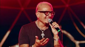 عمرو دياب يشعل الدوحة بحفل كامل العدد في جزيرة المها