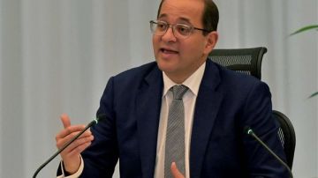 قائمة بيضاء للممولين وموبايل أبلكيشن للتصرفات العقارية.. تفاصيل حزمة التسهيلات الضريبية قائمة بيضاء للممولين وموبايل أبلكيشن للتصرفات العقارية.. تفاصيل حزمة التسهيلات الضريبية