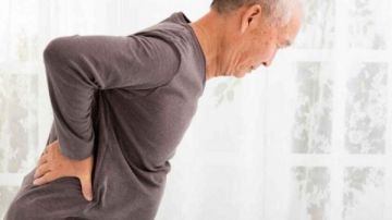 لشتاء أكثر راحة.. نصائح للتخفيف من آلام التهاب المفاصل لكبار السن