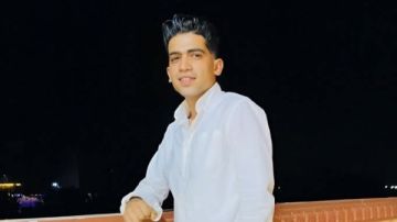 مكافح من صغره.. تشييع جثمان شاب توفي صعقا بالكهرباء أثناء عمله بالقاهرة مكافح من صغره.. تشييع جثمان شاب توفي صعقا بالكهرباء أثناء عمله بالقاهرة