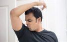 صعبة حتى في الشتاء.. أكلات تسبب رائحة العرق الكريهة وأخرى تعالجها