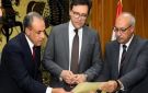 وزير الخارجية يتسلم وثائق ومستندات وخرائط تاريخية بعد ترميمها