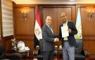 محافظ كفرالشيخ: انتهينا من تسليم 1530 عقد تقنين أراضي الدولة