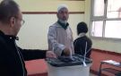 كبار السن يدلون بأصواتهم في انتخابات النواب بمدرسة عثمان بن عفان بالمطرية شاهد
