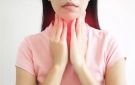 التهاب الحلق في الشتاء.. متى يكون بسيطا ومتى يحتاج تدخلا طبيا؟