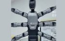 إطلاق أول روبوت بشري في العالم مزود بستة أذرع وعجلات وأرجل
