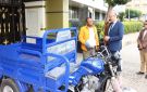 محافظ القليوبية يوفر تروسيكل لمواطن يرعى شقيقه من ذوي الهمم